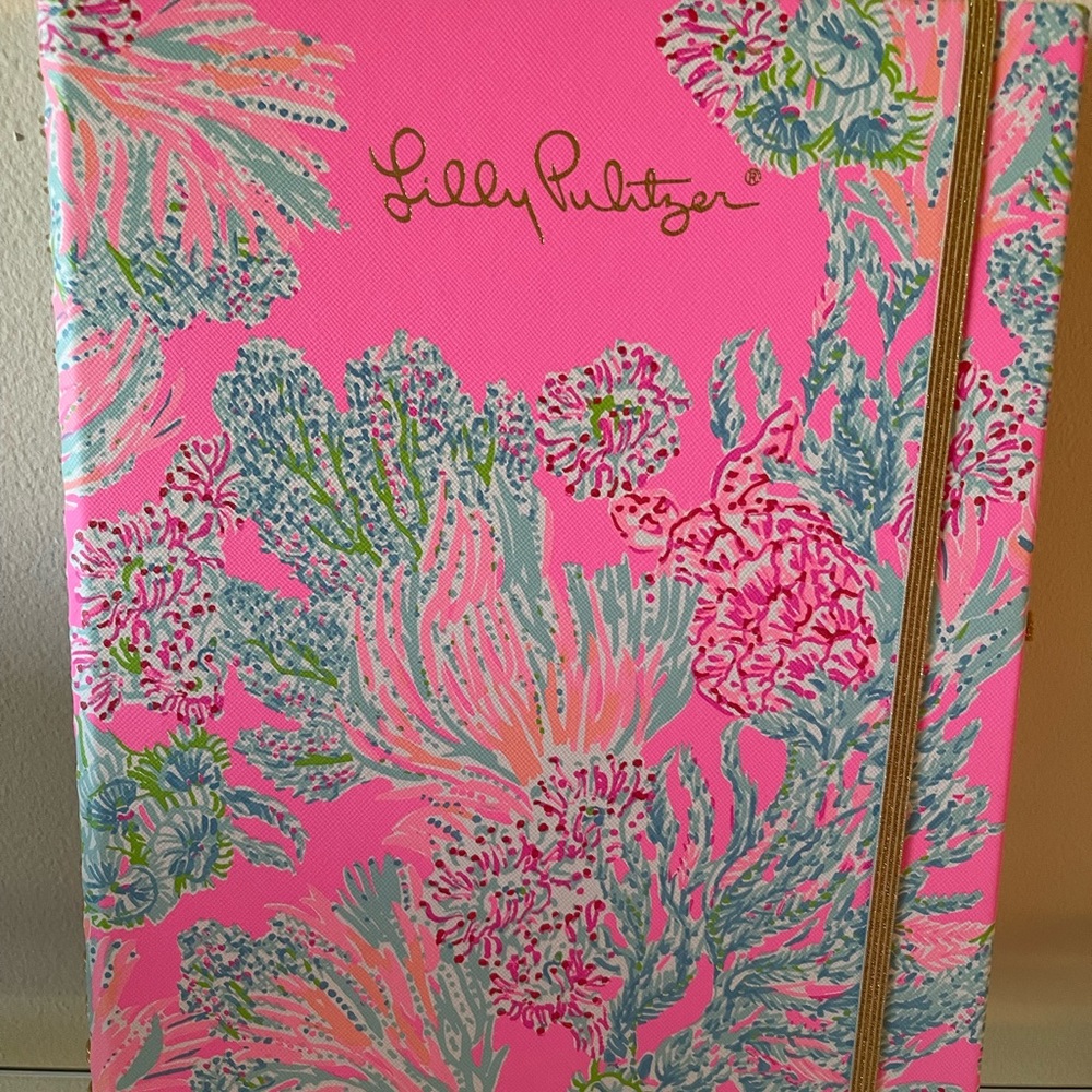 Lilly Pulitzer weekly planner.